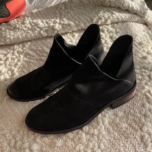 Steve Madden black booties